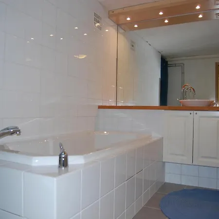 Le Beau Souvenir, Noiseux Villa