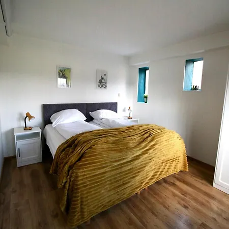 Le Beau Souvenir, Noiseux Villa Noiseux